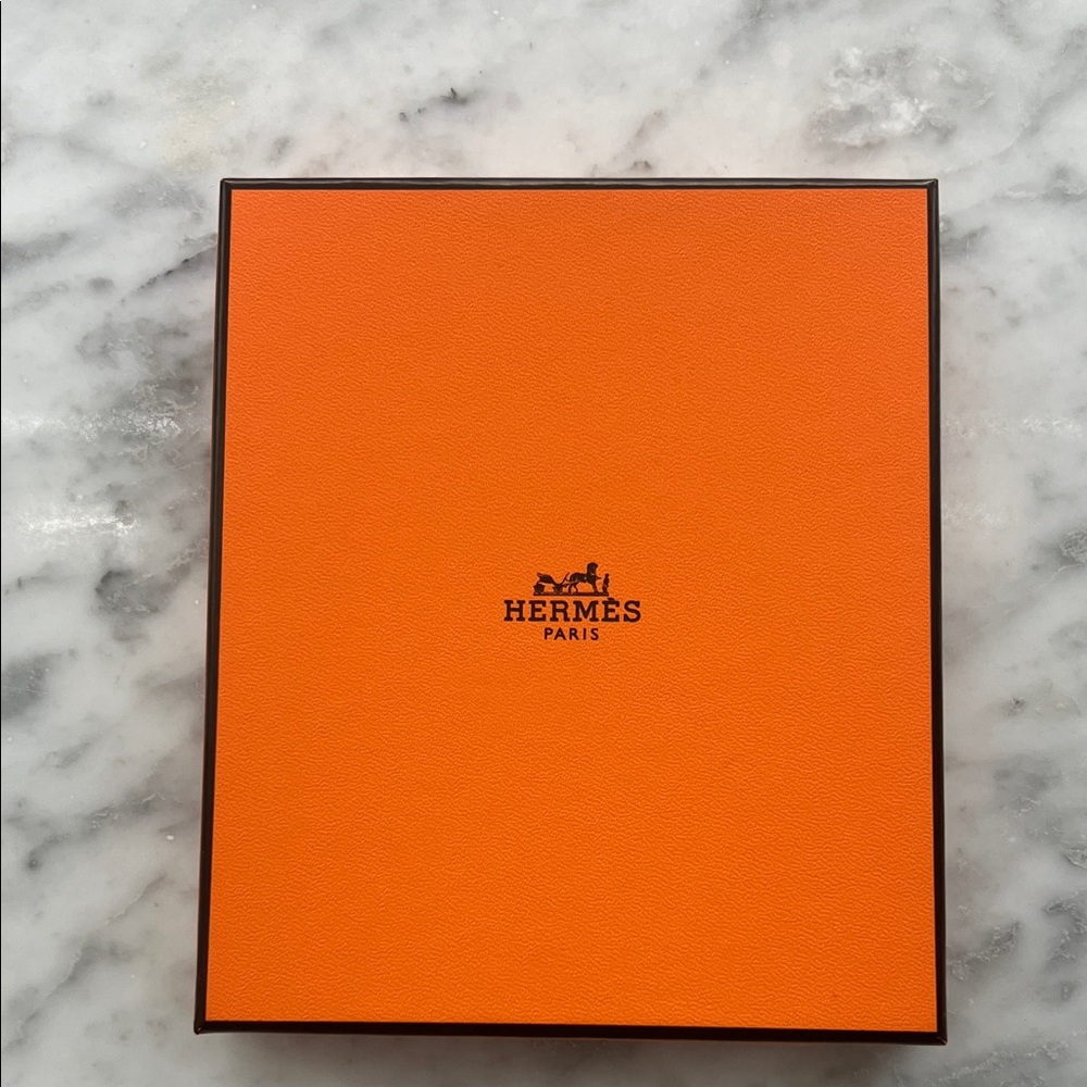Authentic 🤍Hermès Signature Orange Gift Box
